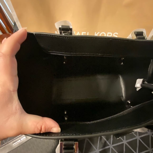 No longer available- Michael Kors kimberly 3 in one bag - Picture 14 of 16